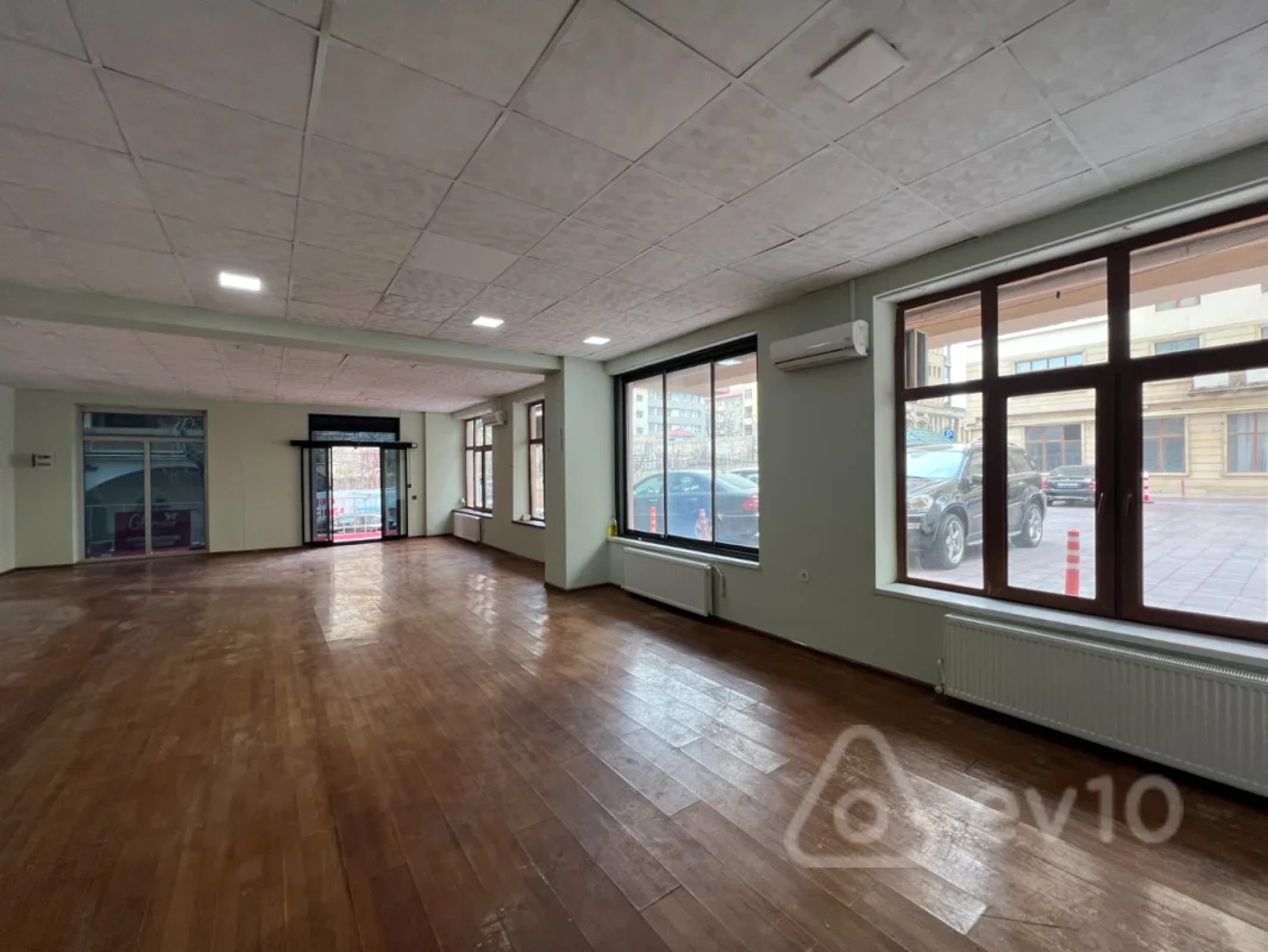 Kirayə verilir 3 otaqlı ofis 150 m²