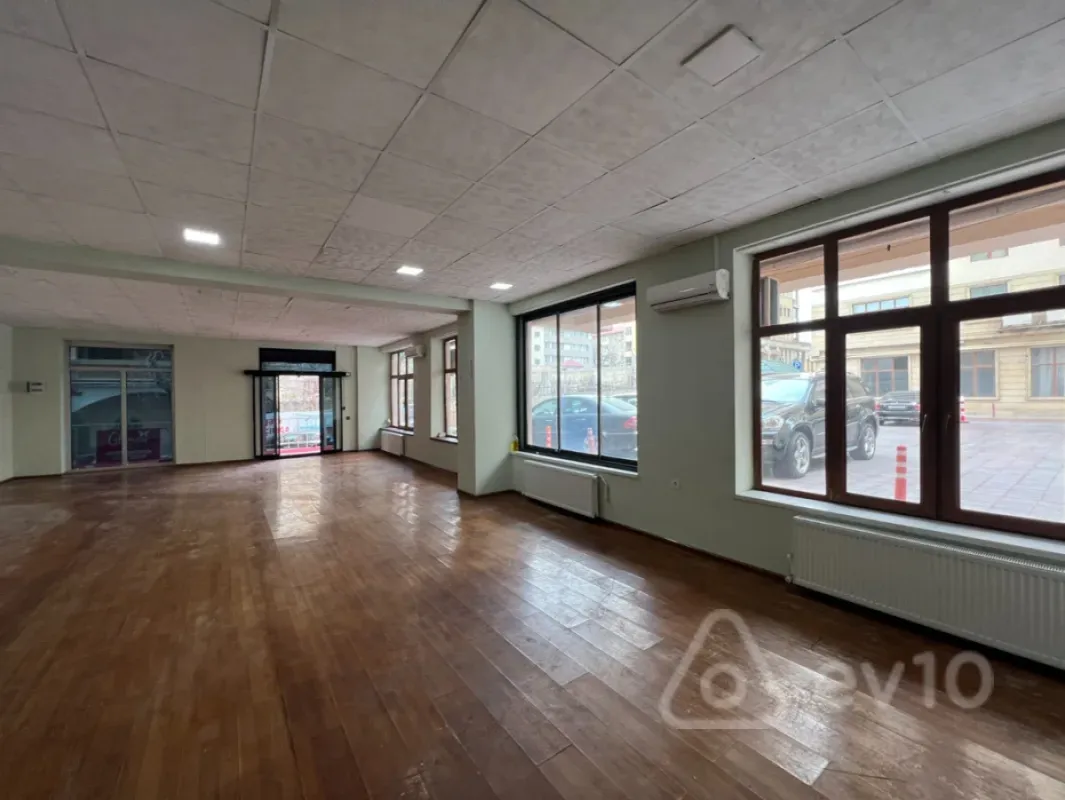 Kirayə verilir 3 otaqlı ofis 150 m²