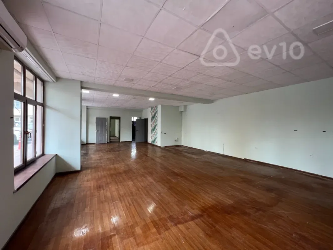 Kirayə verilir 3 otaqlı ofis 150 m²