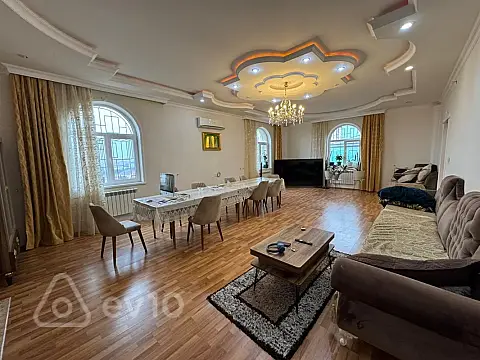 Satılır 8 otaqlı həyət evi 750 m²