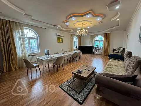 Satılır 8 otaqlı həyət evi 750 m²