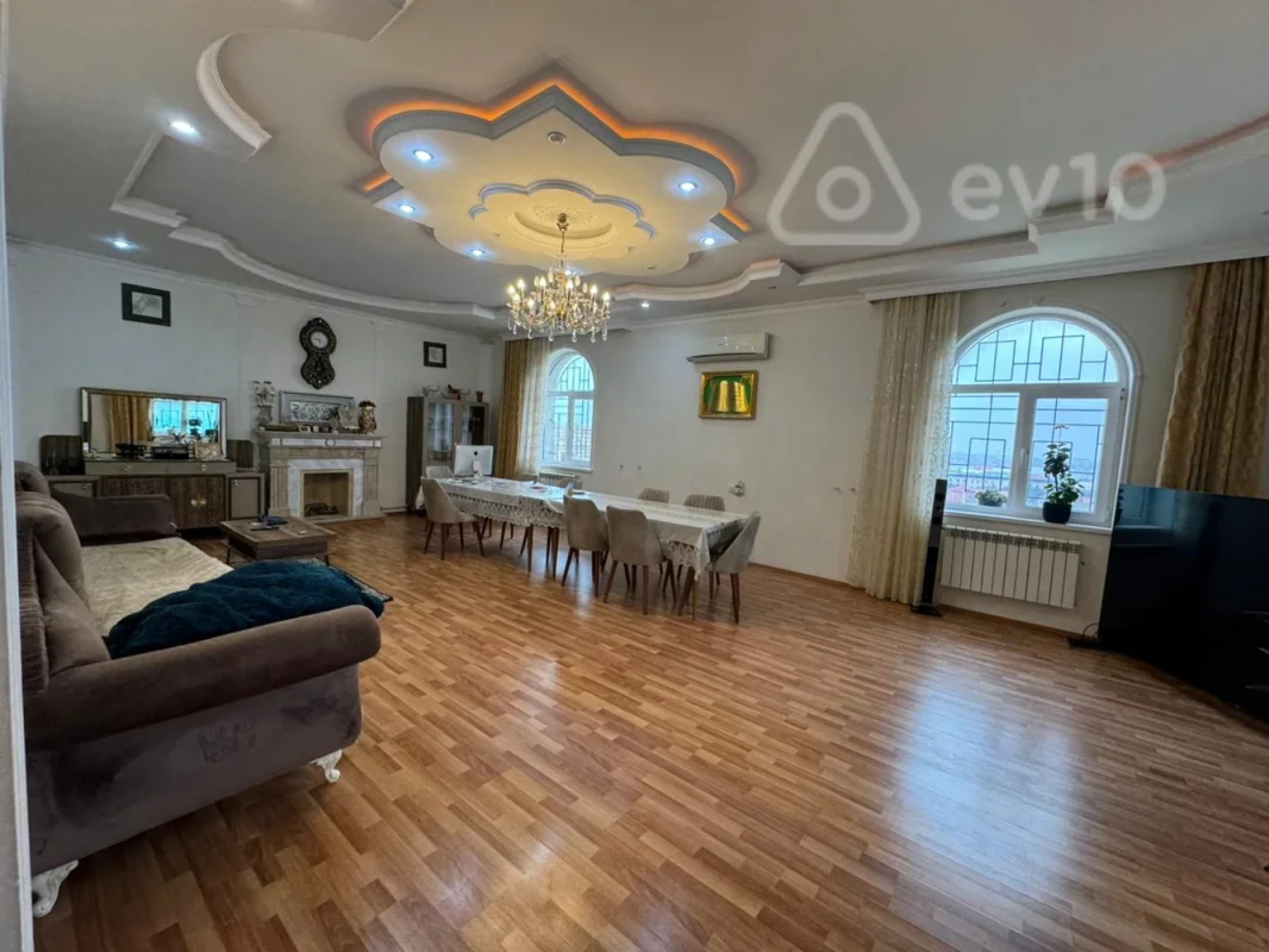 Satılır 8 otaqlı həyət evi 750 m²