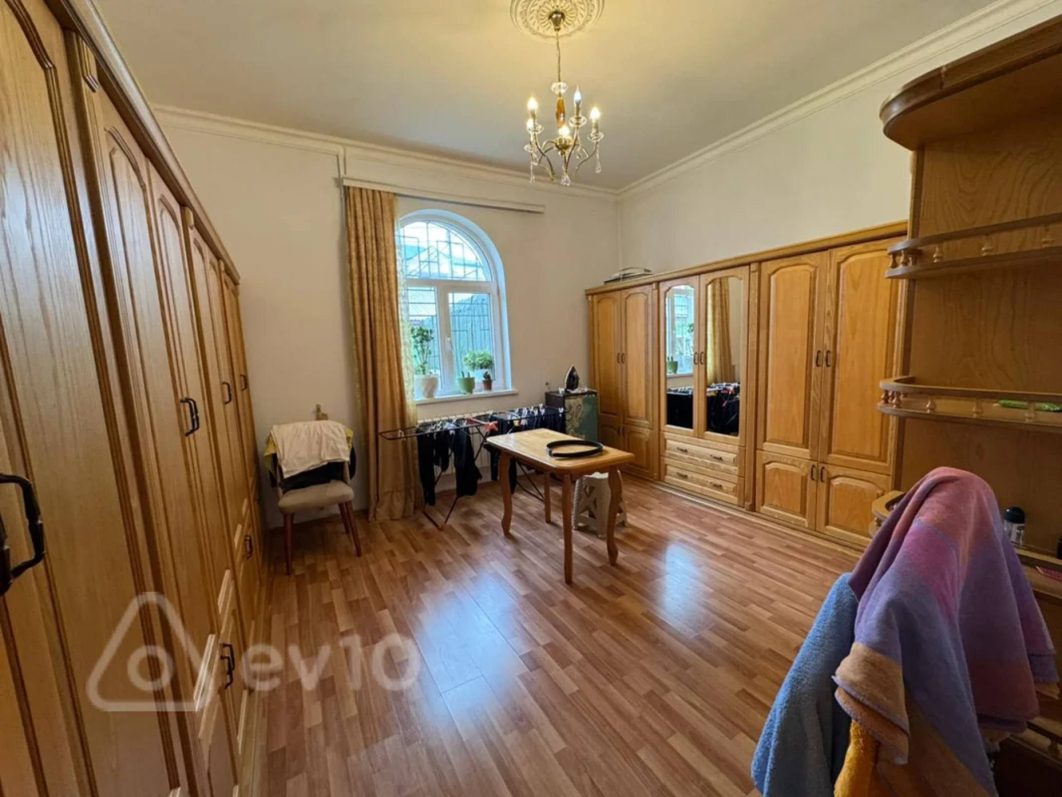 Satılır 8 otaqlı həyət evi 750 m²