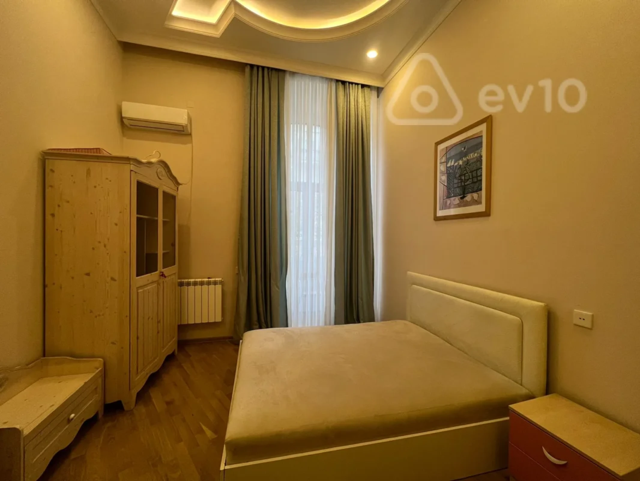 Kirayə verilir 4 otaqlı köhnə tikili 200 m²