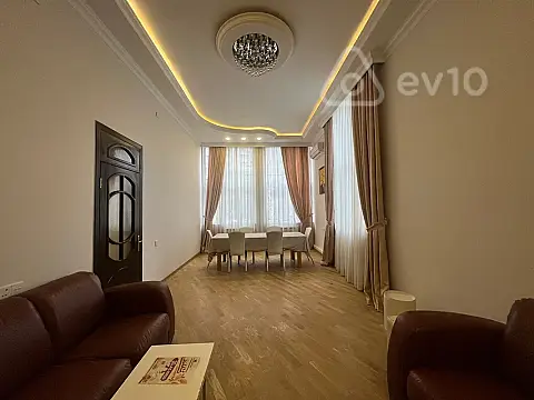 Kirayə verilir 4 otaqlı köhnə tikili 200 m²