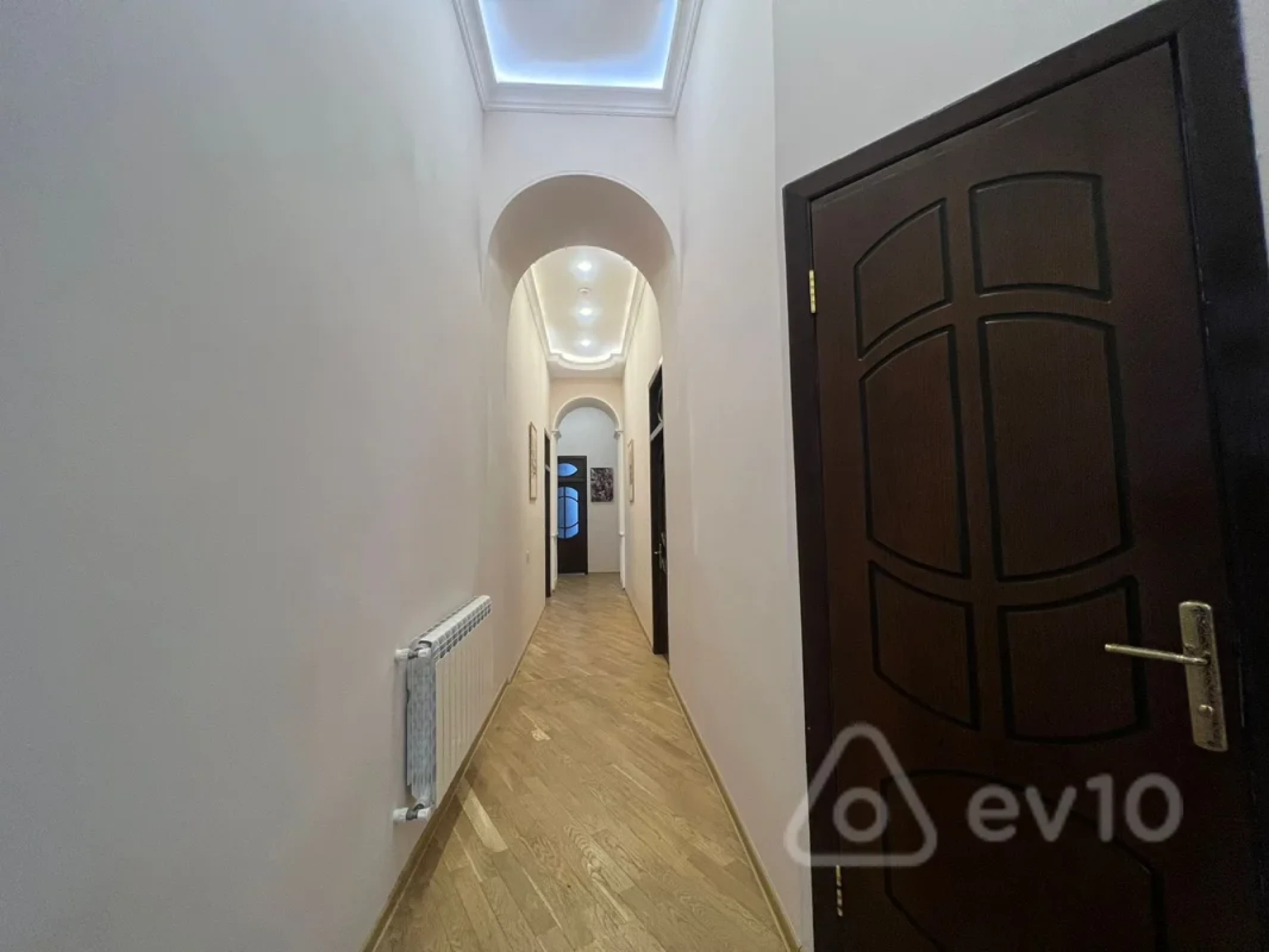 Kirayə verilir 4 otaqlı köhnə tikili 200 m²