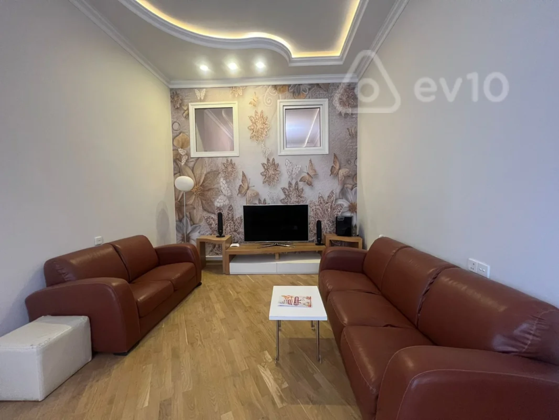 Kirayə verilir 4 otaqlı köhnə tikili 200 m²