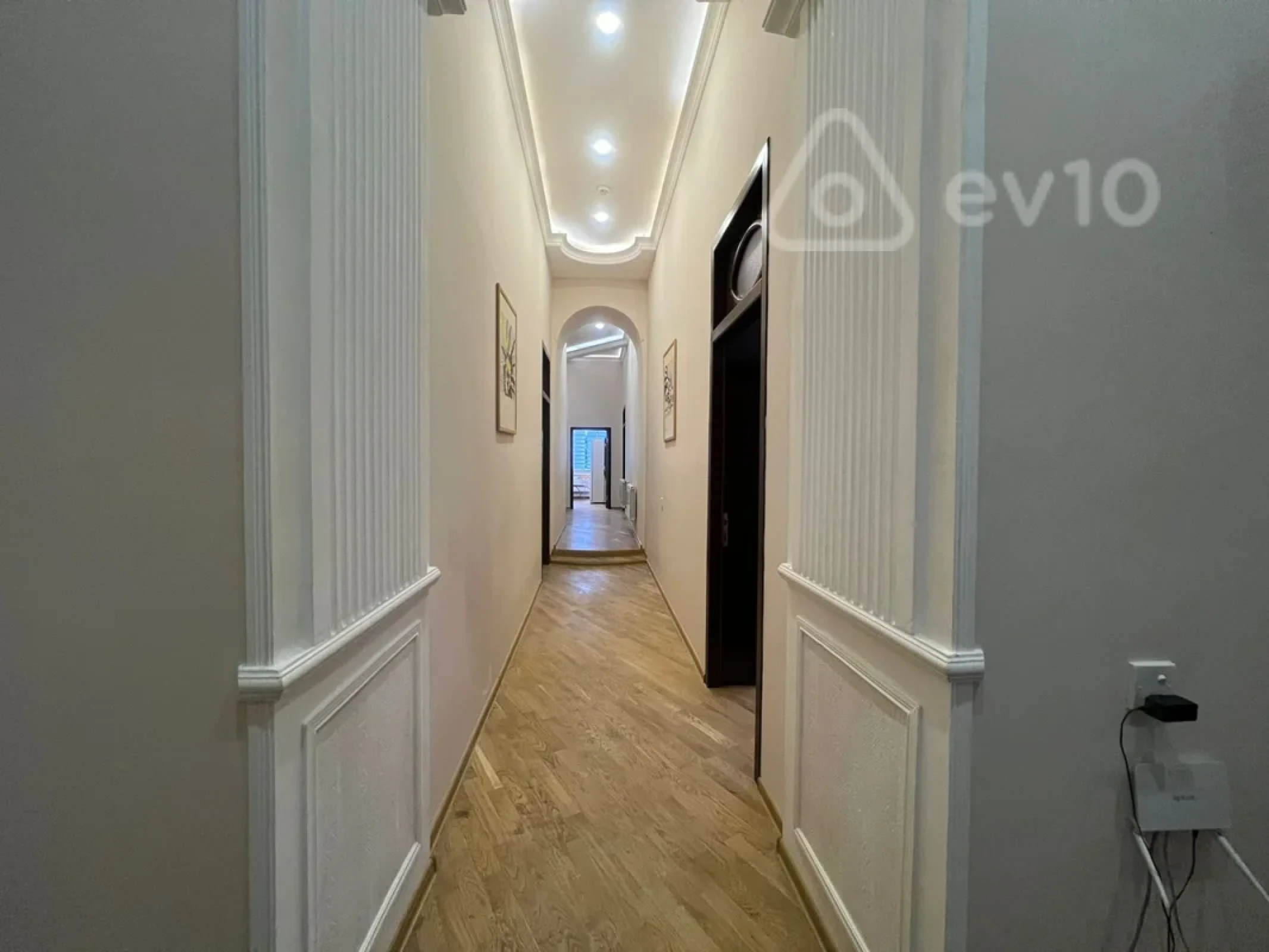 Kirayə verilir 4 otaqlı köhnə tikili 200 m²
