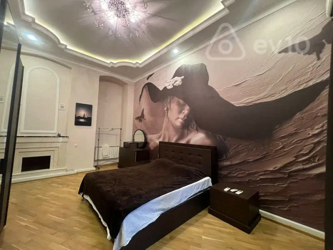 Kirayə verilir 4 otaqlı köhnə tikili 200 m²