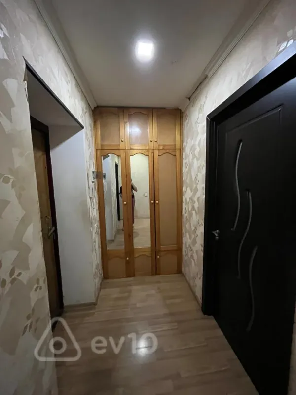 Kirayə verilir 2 otaqlı köhnə tikili 75 m²