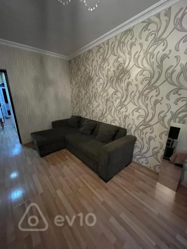 Kirayə verilir 2 otaqlı köhnə tikili 75 m²