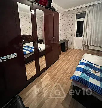 Kirayə verilir 2 otaqlı köhnə tikili 75 m²