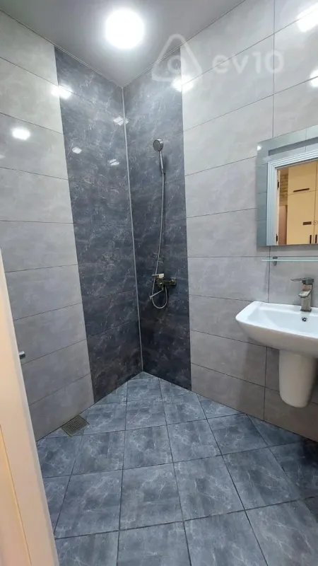 Kirayə verilir 3 otaqlı yeni tikili 100 m²