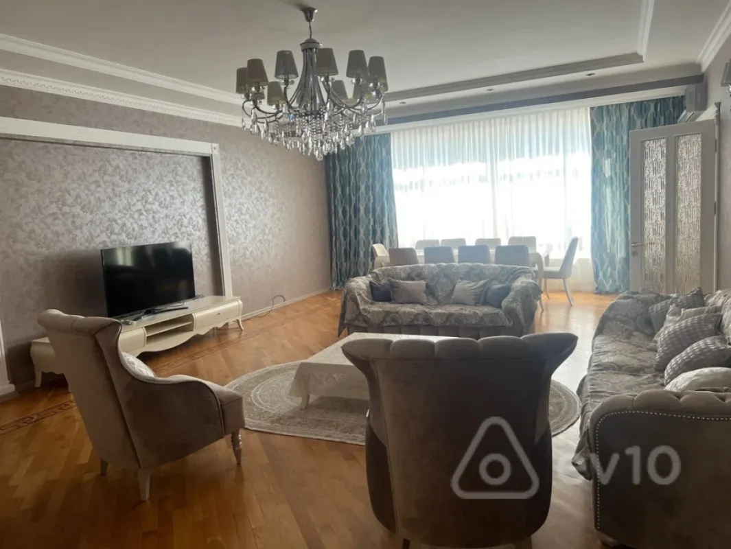 Kirayə verilir 4 otaqlı yeni tikili 170 m²