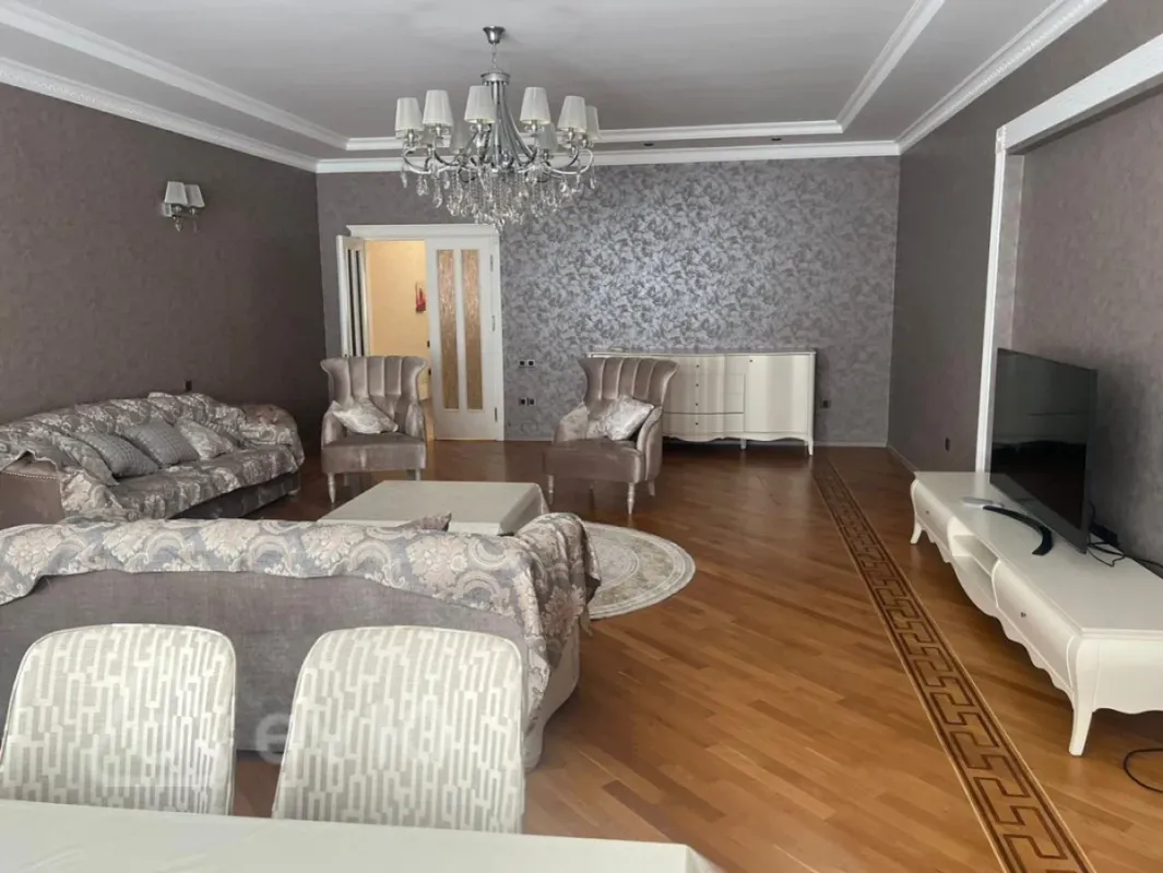 Kirayə verilir 4 otaqlı yeni tikili 170 m²