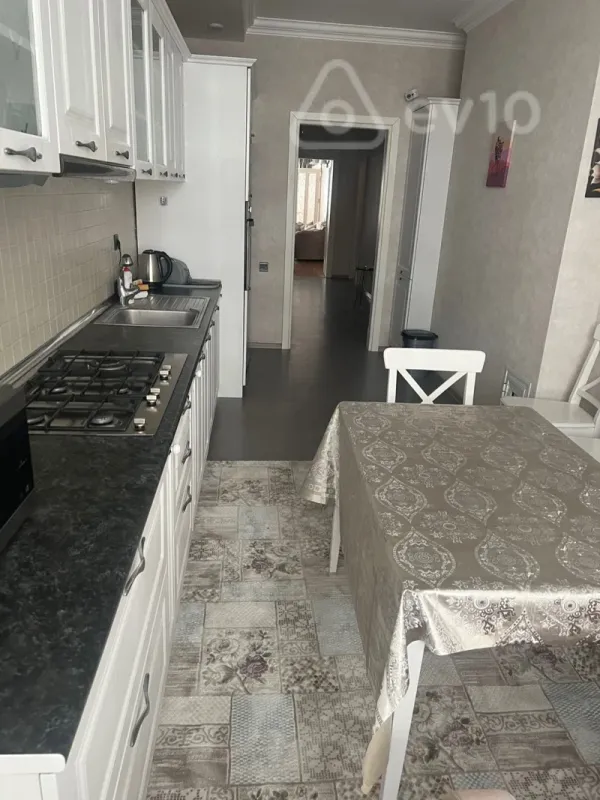 Kirayə verilir 4 otaqlı yeni tikili 170 m²