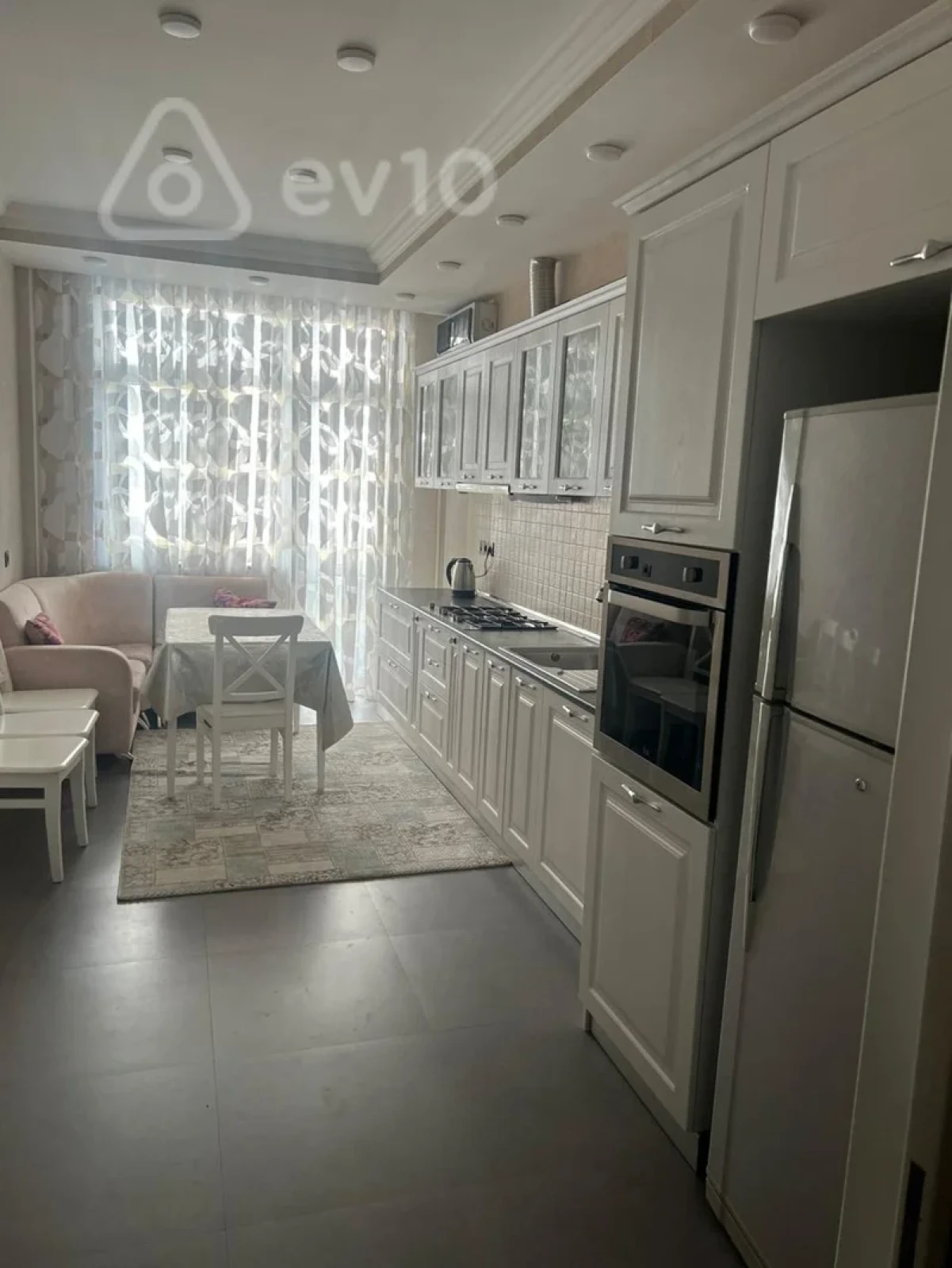 Kirayə verilir 4 otaqlı yeni tikili 170 m²