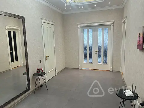 Kirayə verilir 4 otaqlı yeni tikili 170 m²