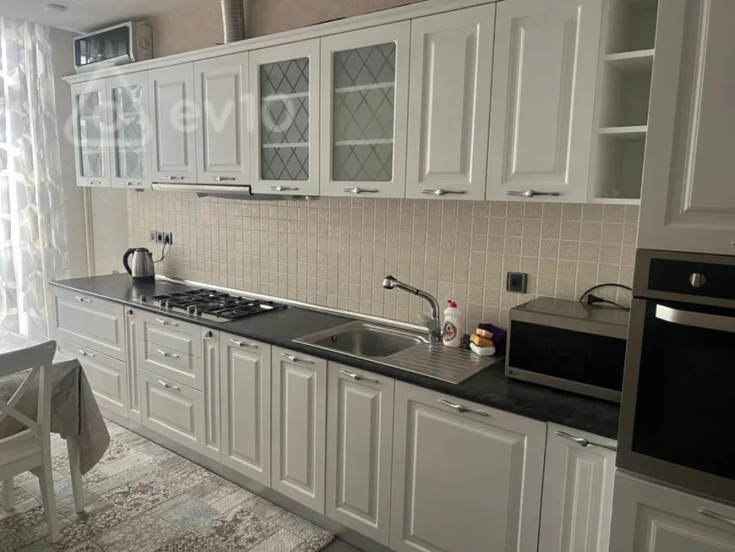 Kirayə verilir 4 otaqlı yeni tikili 170 m²