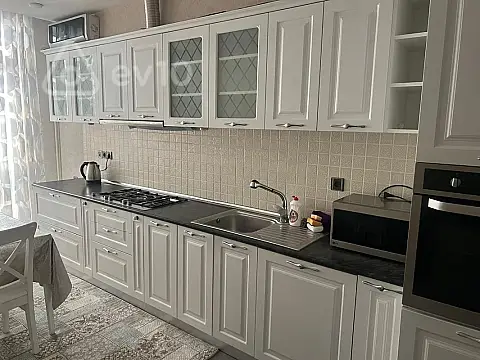 Kirayə verilir 4 otaqlı yeni tikili 170 m²