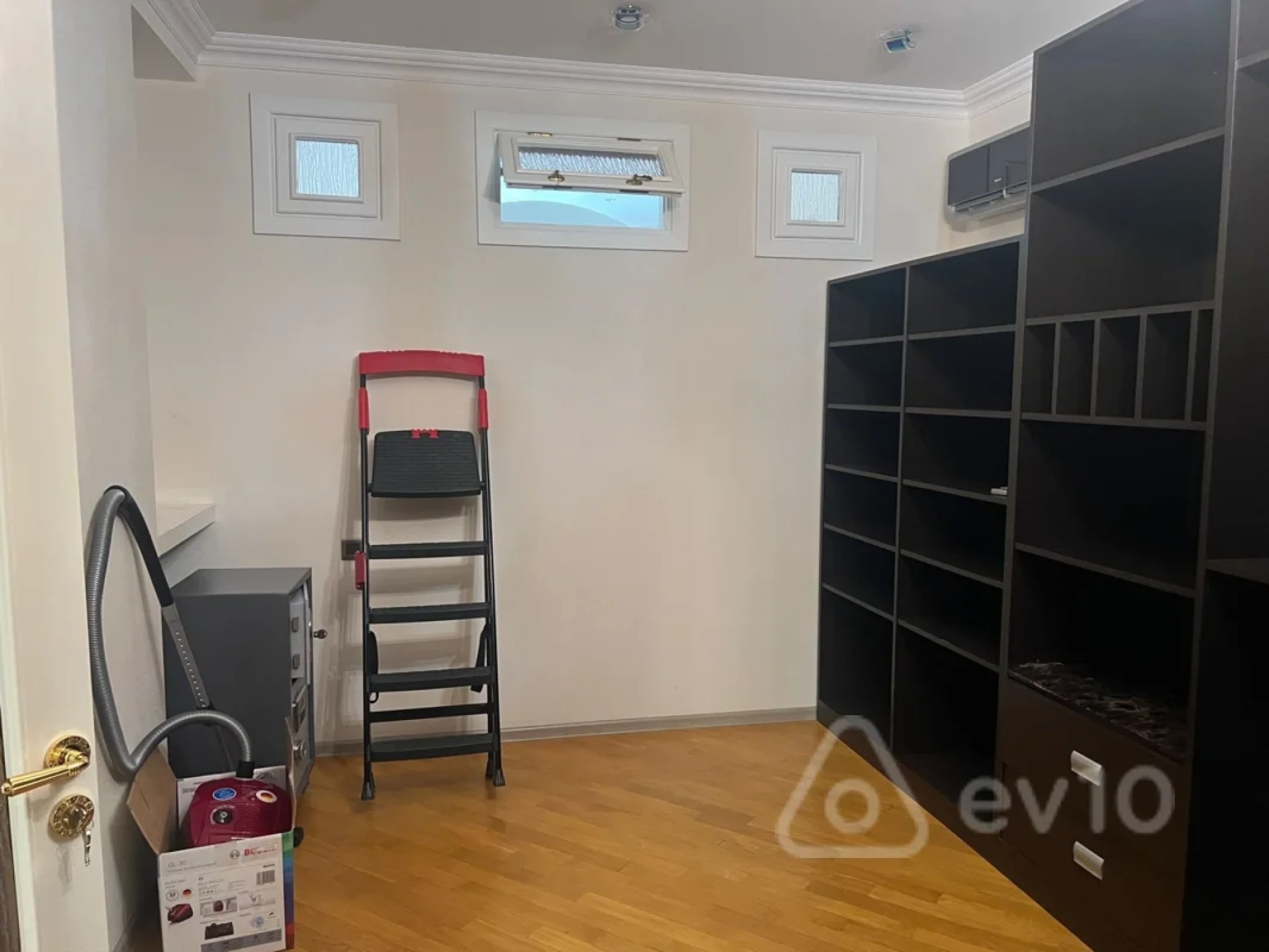 Kirayə verilir 4 otaqlı yeni tikili 170 m²