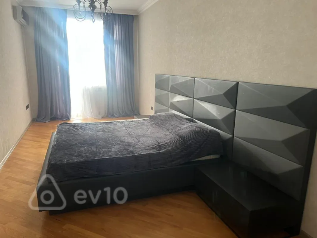 Kirayə verilir 4 otaqlı yeni tikili 170 m²