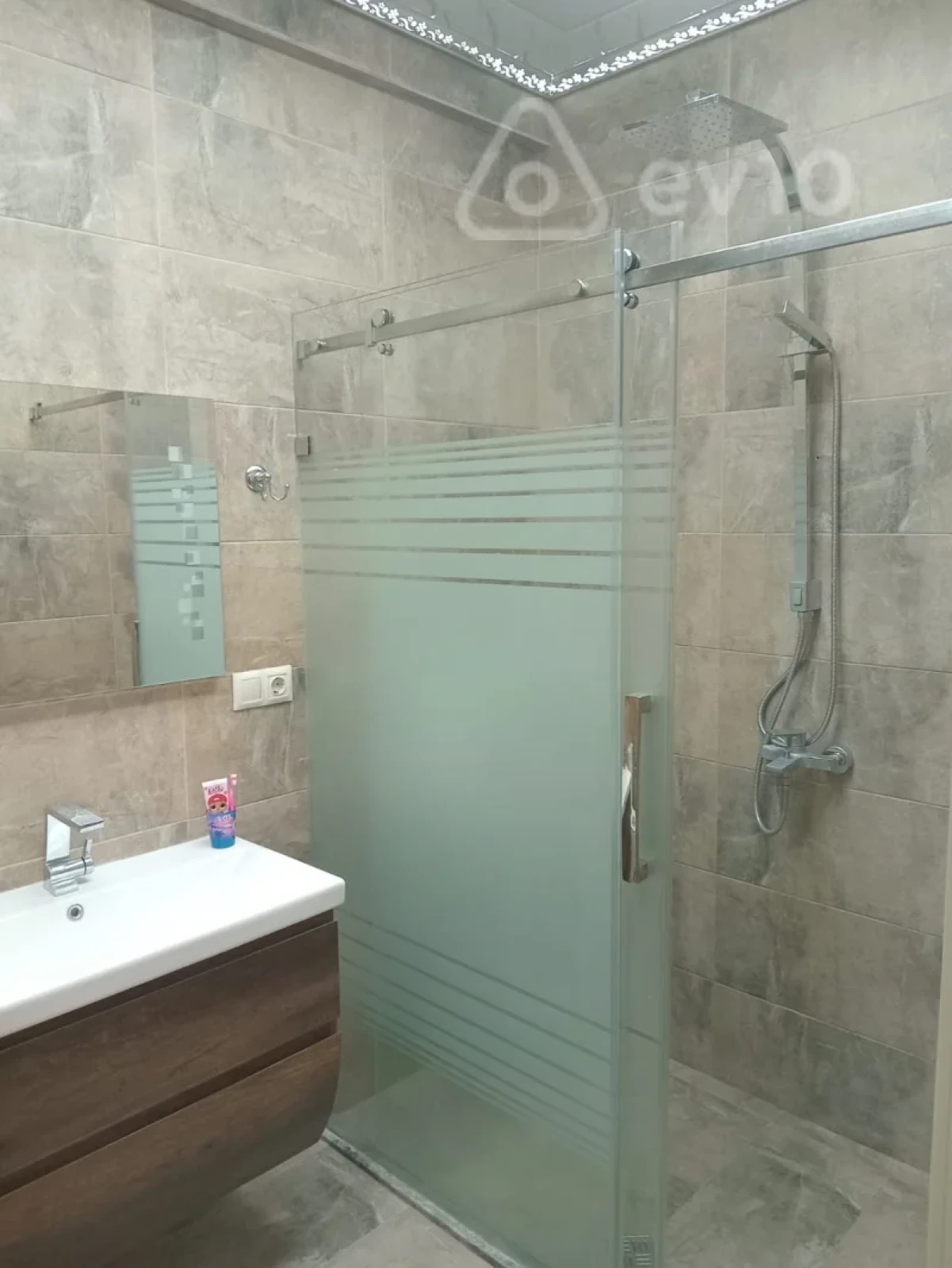 Kirayə verilir 2 otaqlı yeni tikili 65 m²