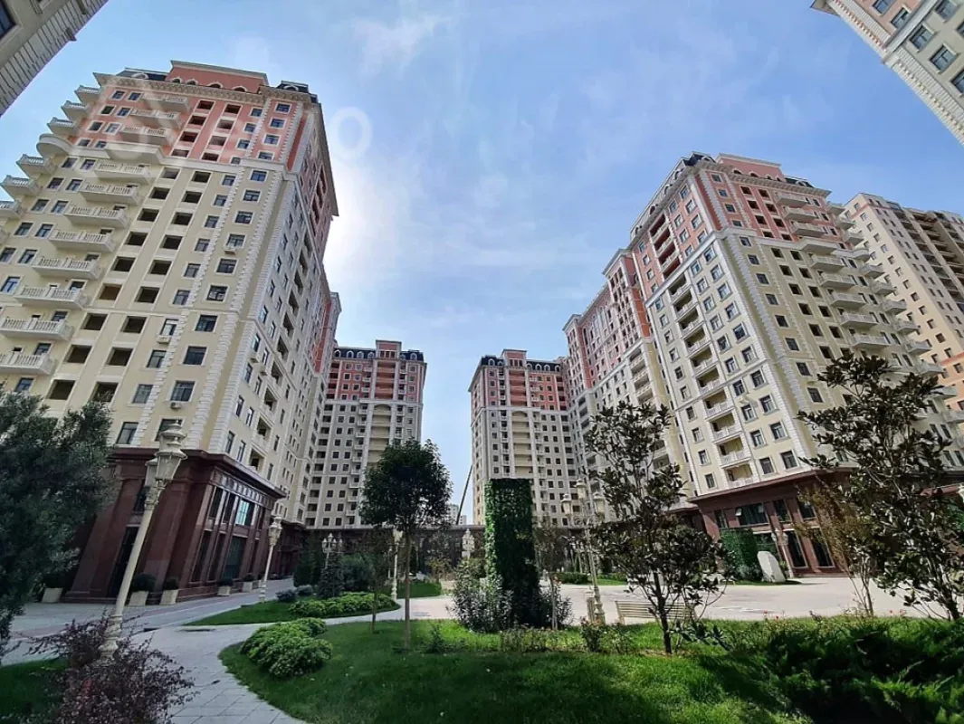 Kirayə verilir 3 otaqlı yeni tikili 160 m²