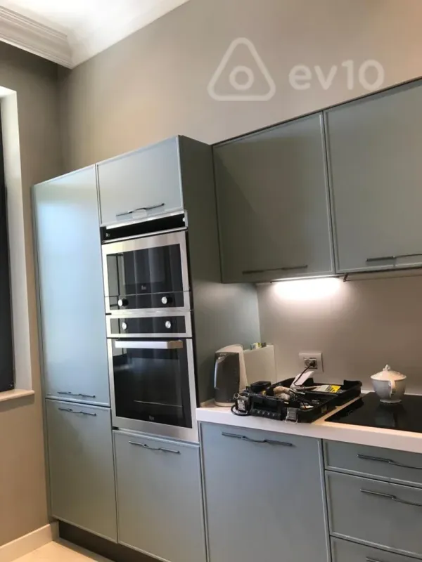 Kirayə verilir 3 otaqlı yeni tikili 160 m²
