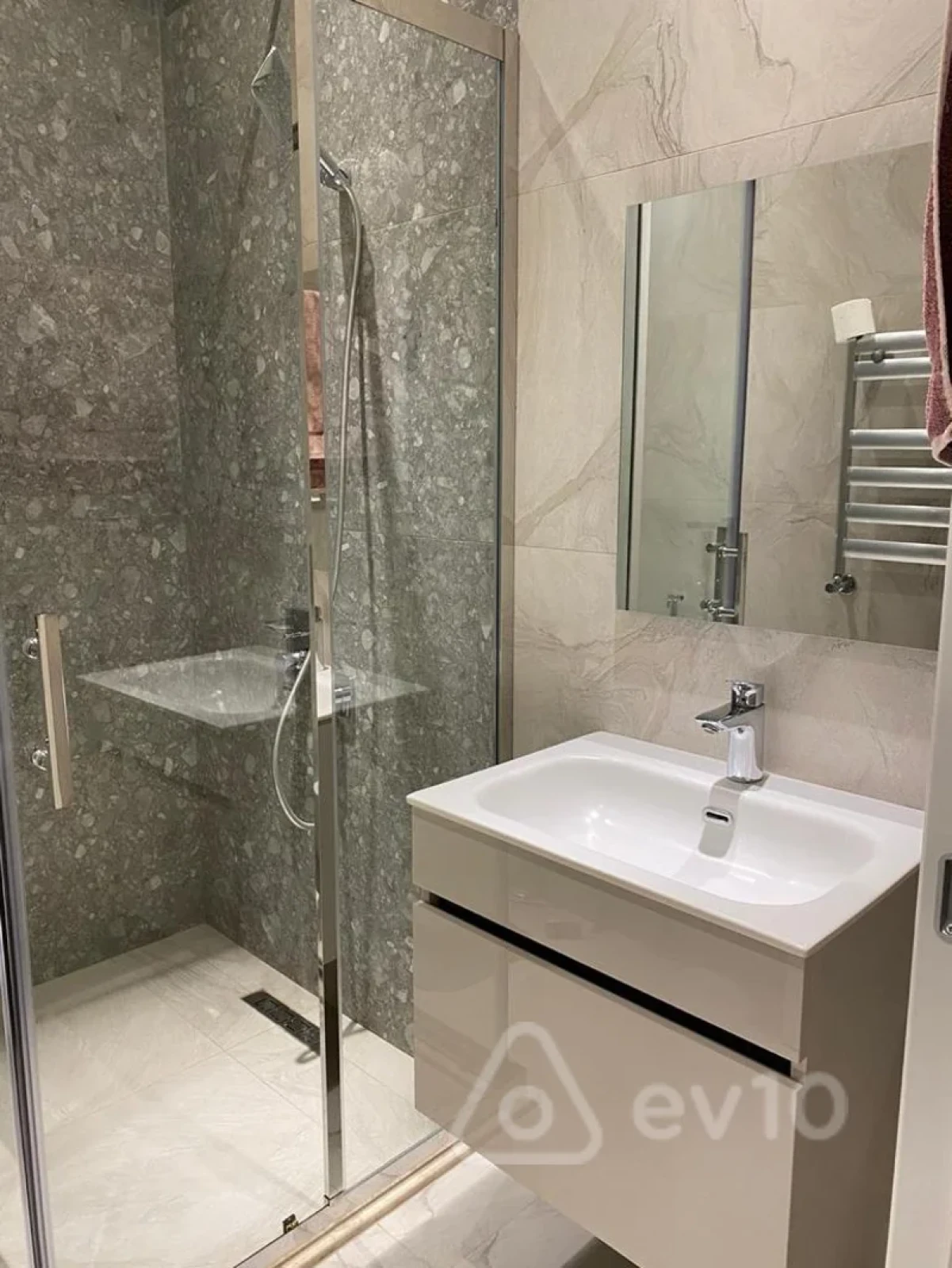 Kirayə verilir 3 otaqlı yeni tikili 160 m²