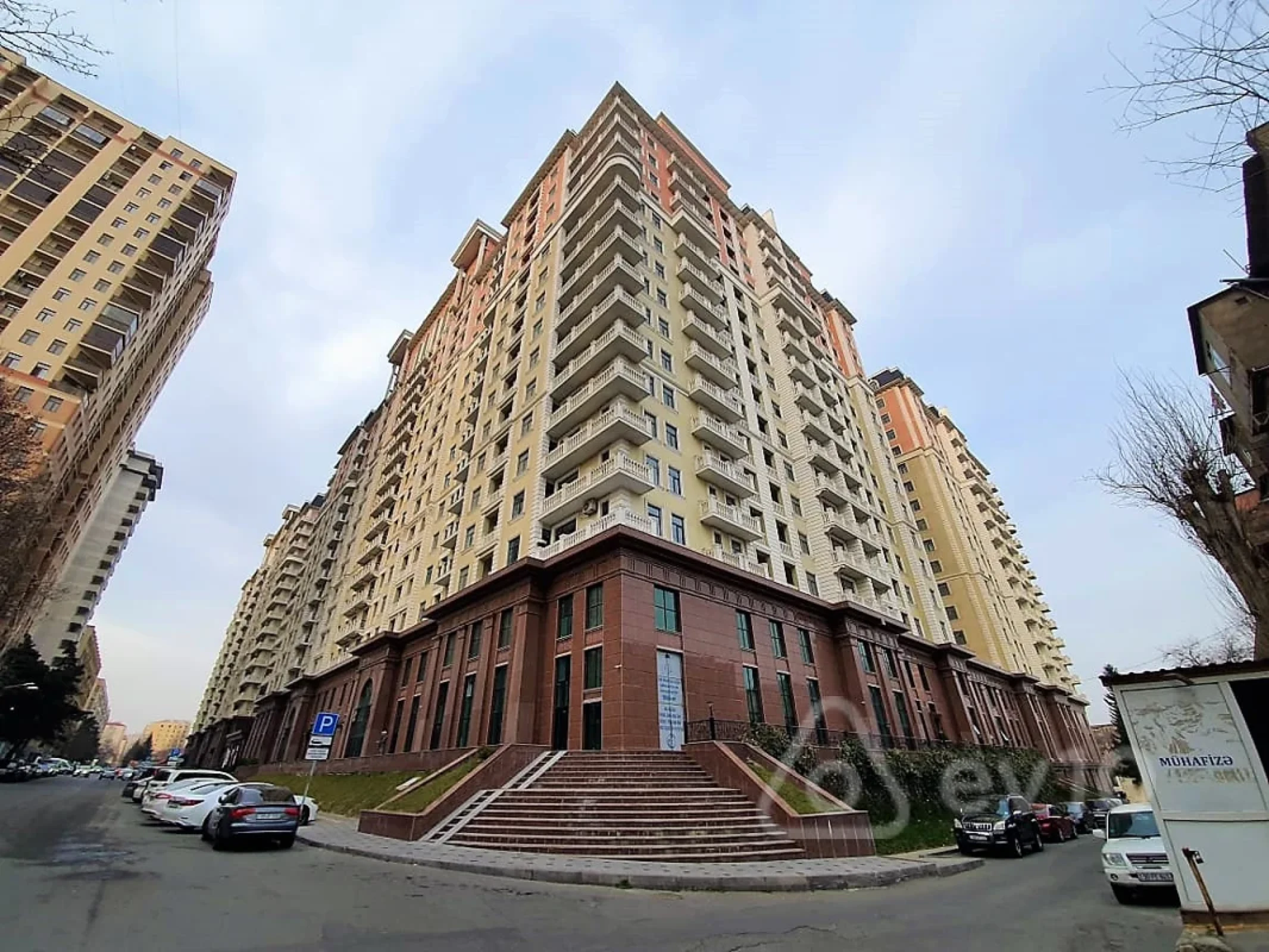 Kirayə verilir 3 otaqlı yeni tikili 160 m²