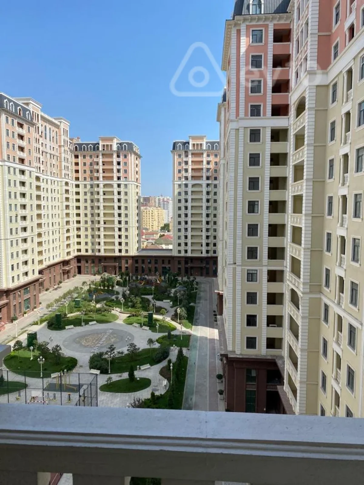 Kirayə verilir 3 otaqlı yeni tikili 160 m²