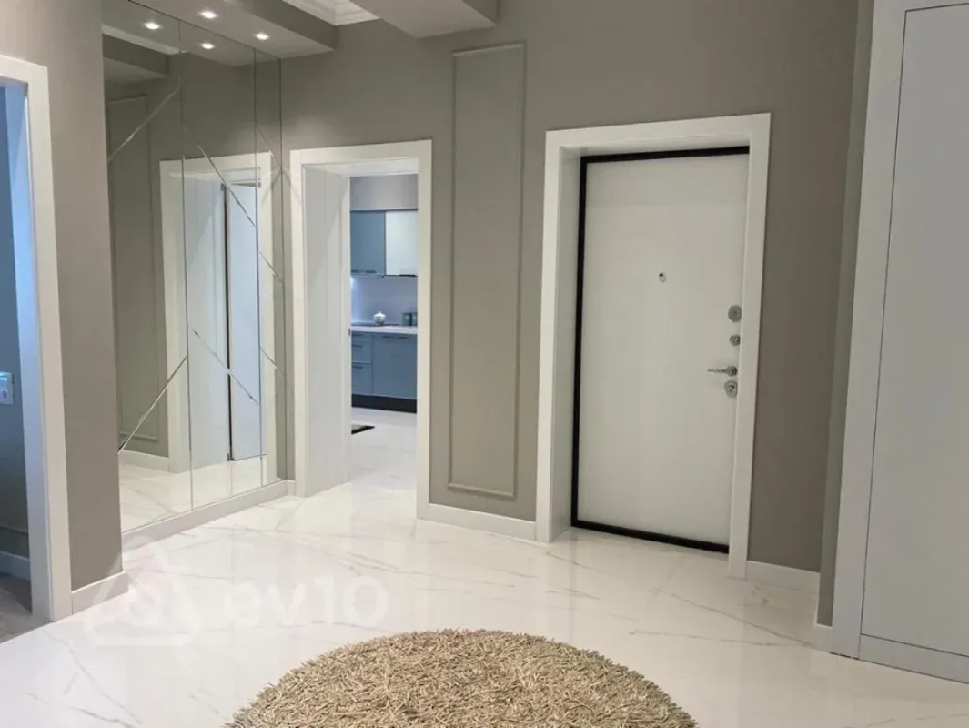 Kirayə verilir 3 otaqlı yeni tikili 160 m²