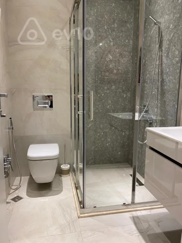 Kirayə verilir 3 otaqlı yeni tikili 160 m²