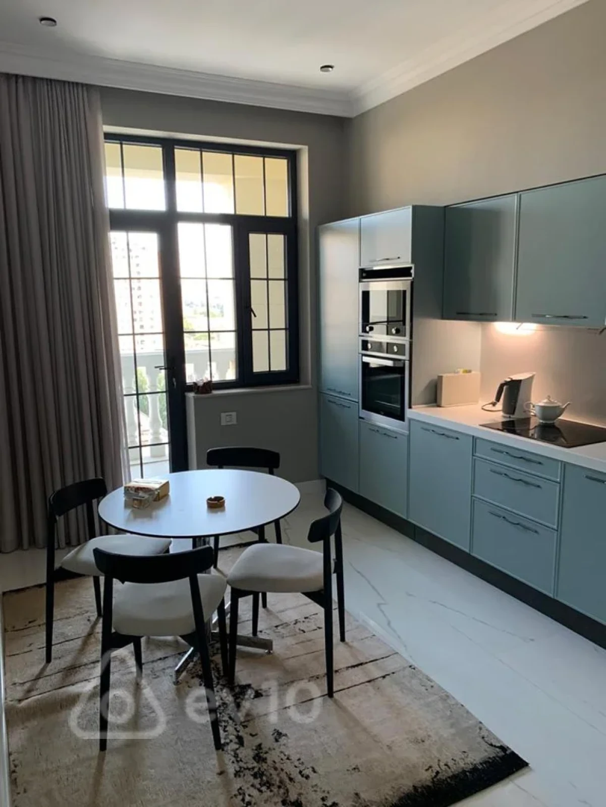 Kirayə verilir 3 otaqlı yeni tikili 160 m²