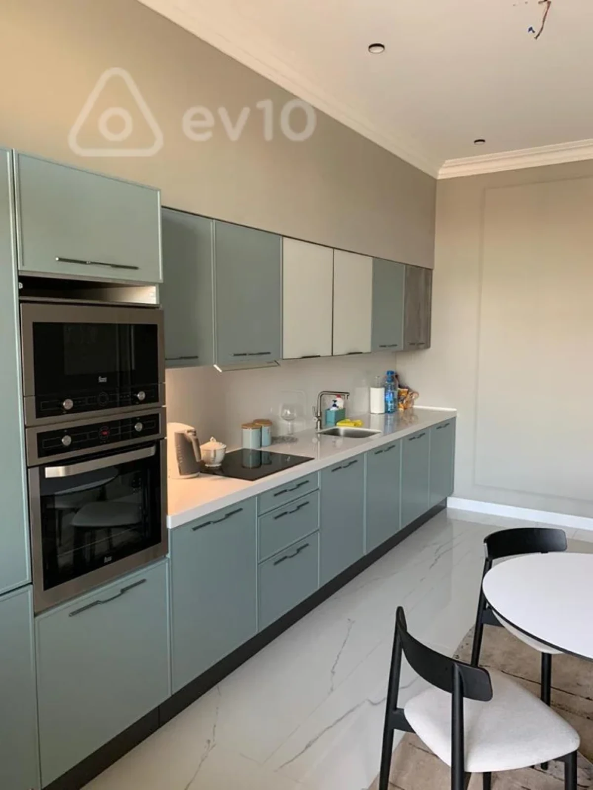 Kirayə verilir 3 otaqlı yeni tikili 160 m²