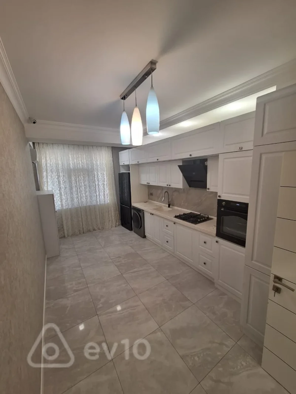 Kirayə verilir 2 otaqlı yeni tikili 90 m²