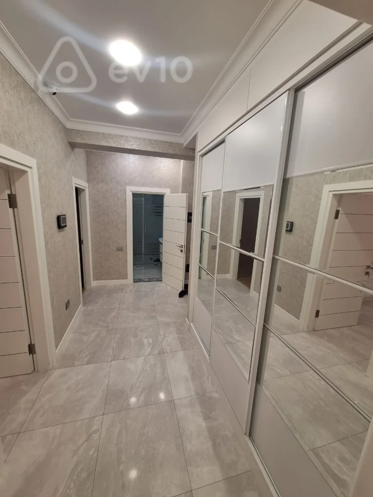 Kirayə verilir 2 otaqlı yeni tikili 90 m²