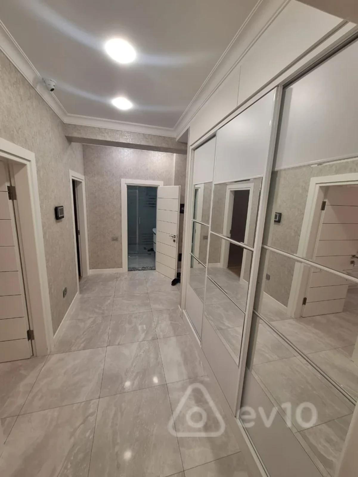 Kirayə verilir 2 otaqlı yeni tikili 90 m²