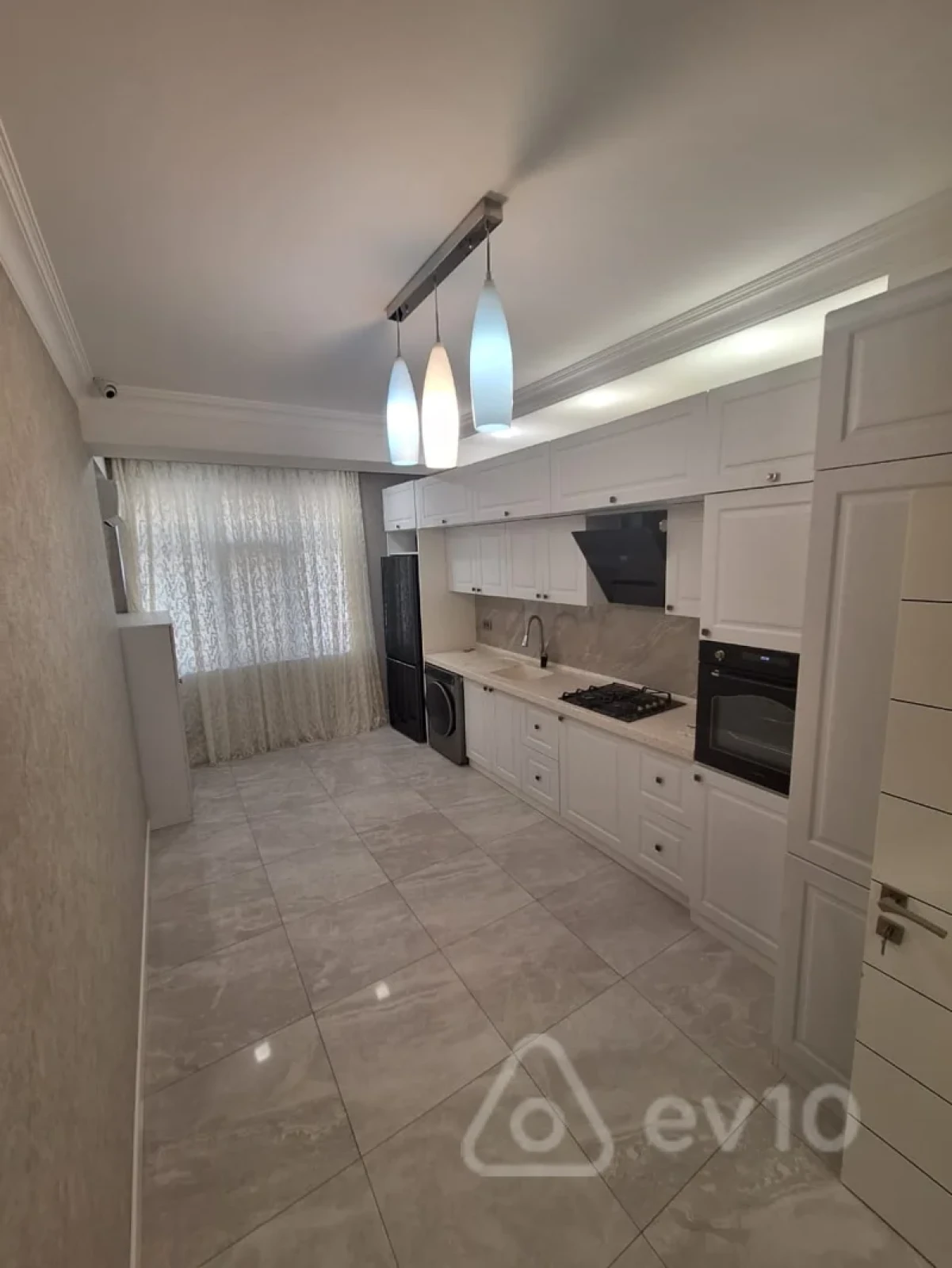 Kirayə verilir 2 otaqlı yeni tikili 90 m²