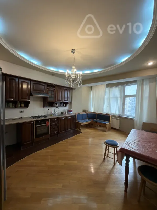 Satılır 3 otaqlı yeni tikili 260 m²