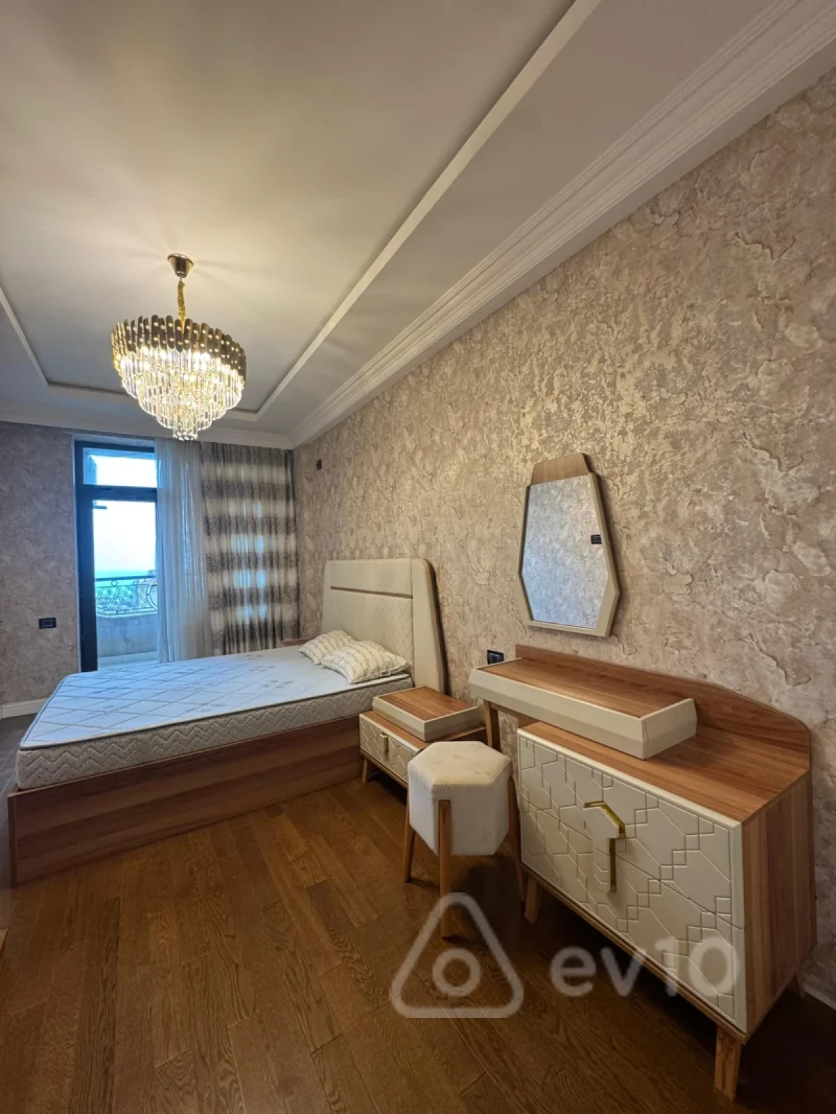 Kirayə verilir 2 otaqlı yeni tikili 65 m²