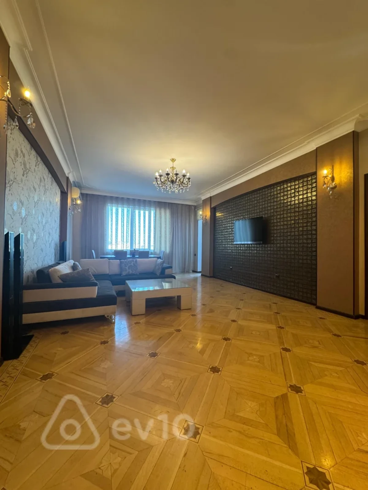 Kirayə verilir 3 otaqlı yeni tikili 150 m²