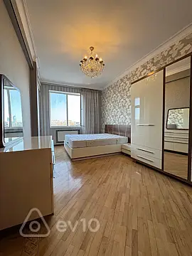 Kirayə verilir 3 otaqlı yeni tikili 150 m²