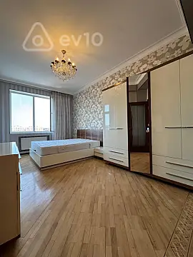 Kirayə verilir 3 otaqlı yeni tikili 150 m²