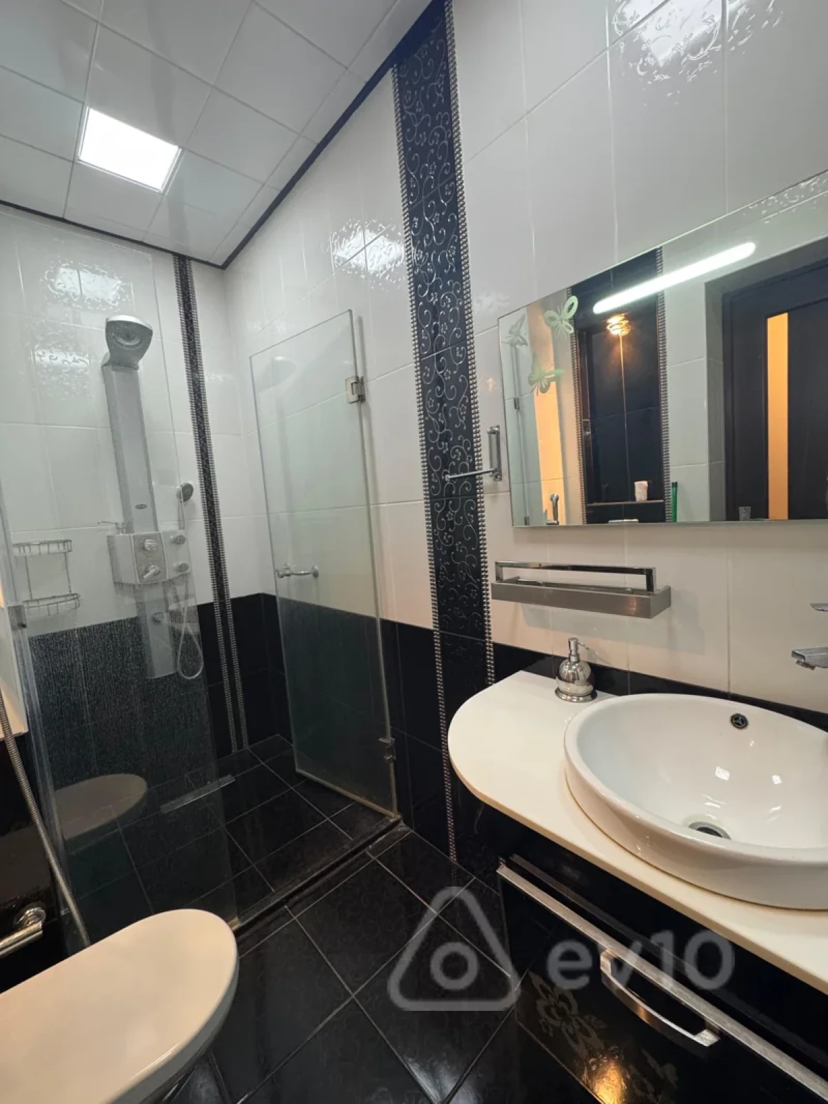 Kirayə verilir 3 otaqlı yeni tikili 150 m²