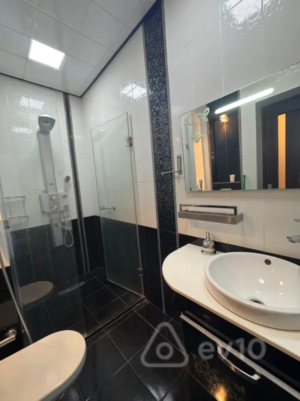 Kirayə verilir 3 otaqlı yeni tikili 150 m²