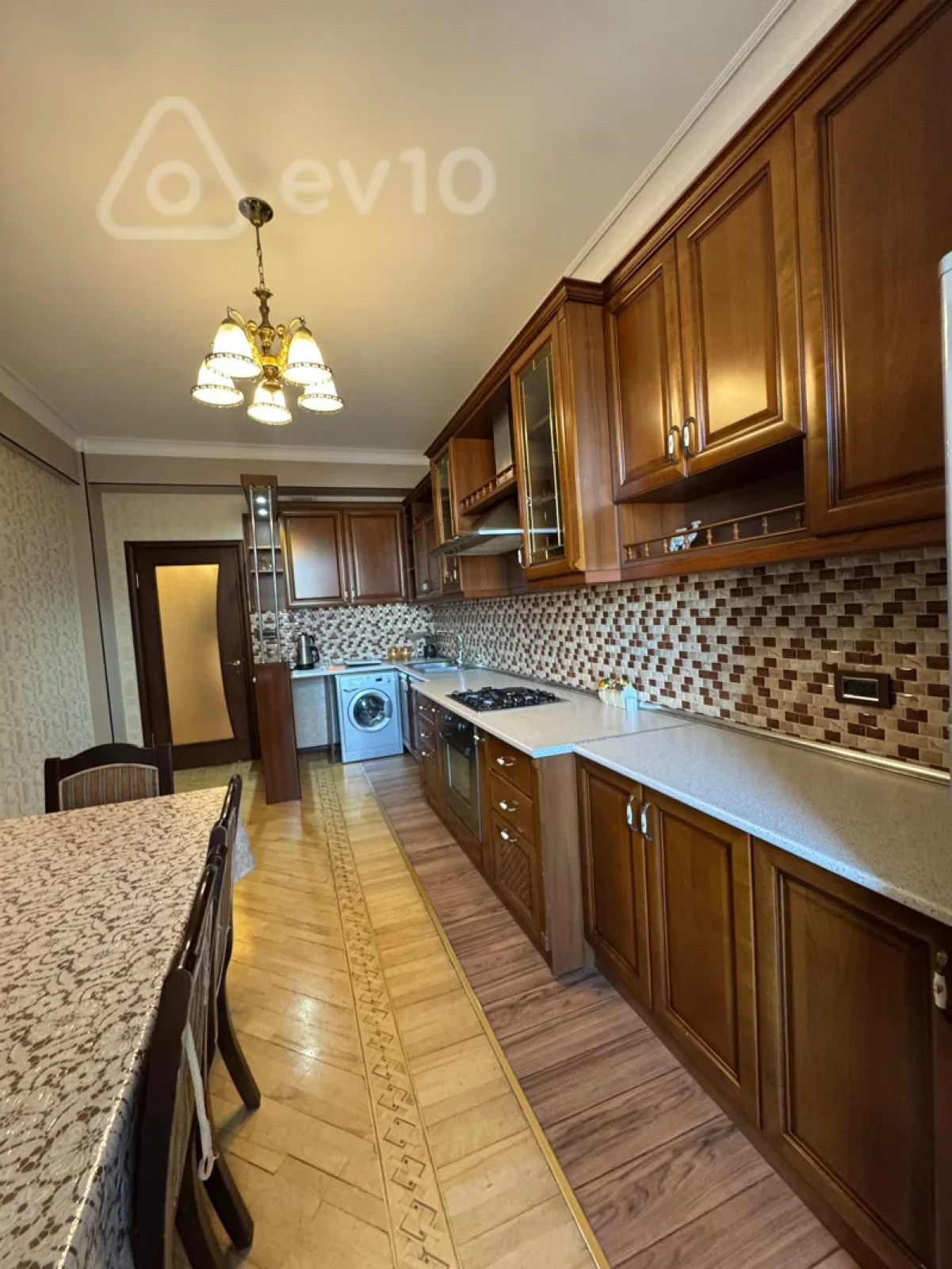 Kirayə verilir 3 otaqlı yeni tikili 150 m²