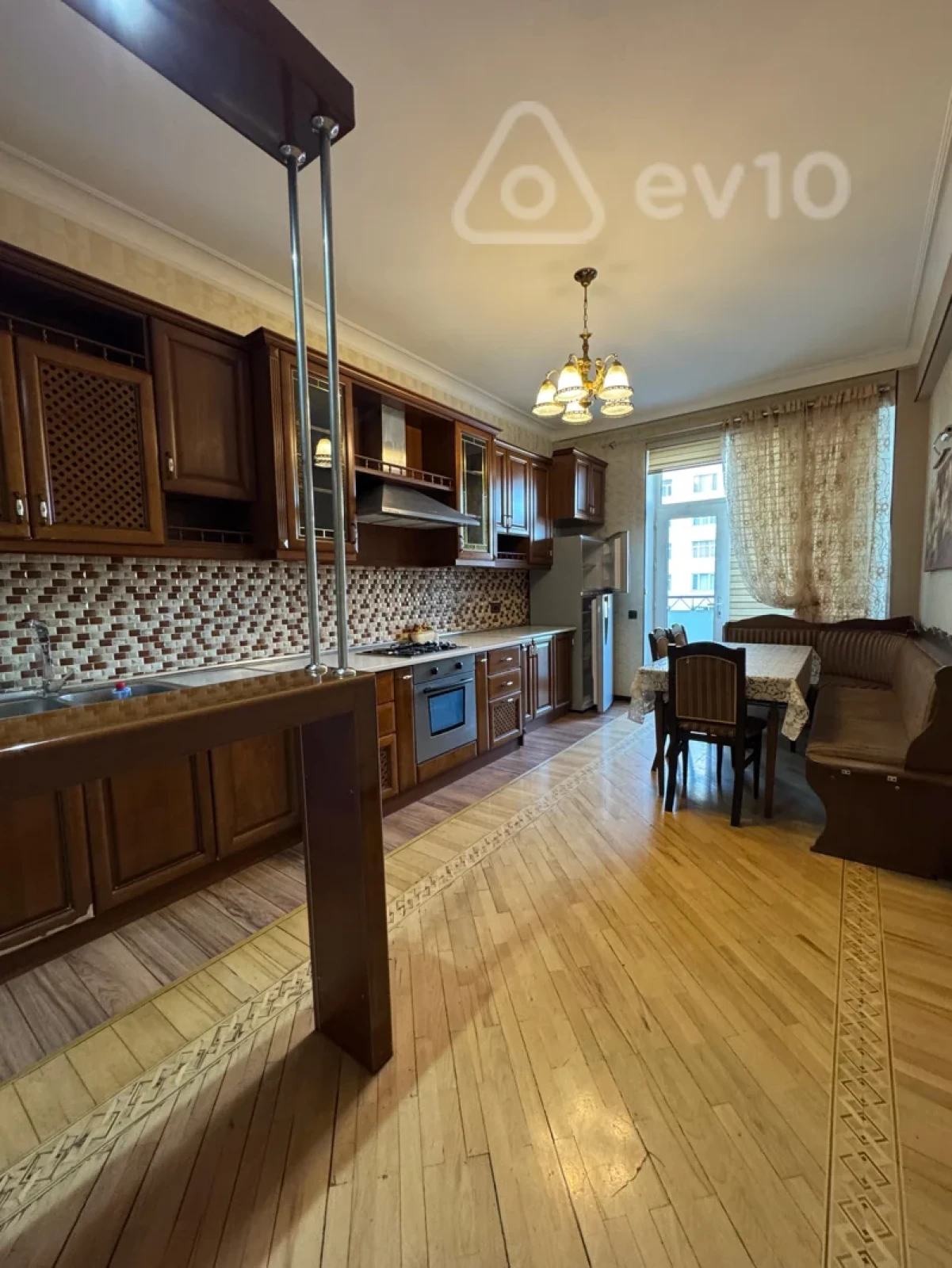 Kirayə verilir 3 otaqlı yeni tikili 150 m²