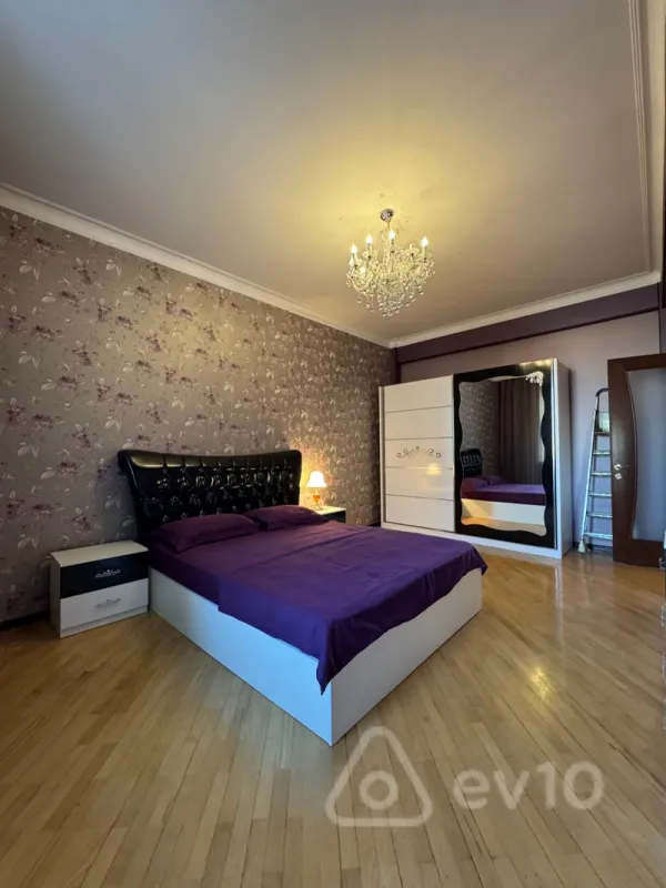 Kirayə verilir 3 otaqlı yeni tikili 150 m²